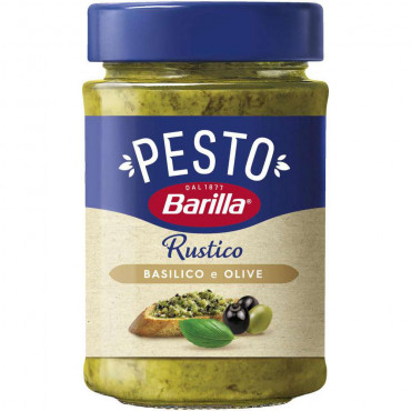 Pesto Rustico mit Basilikum und Oliven